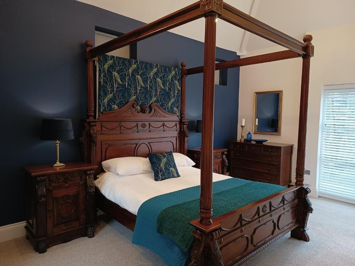 The West Wing At Eriviat Hall Hot Tub Henllan  외부 사진