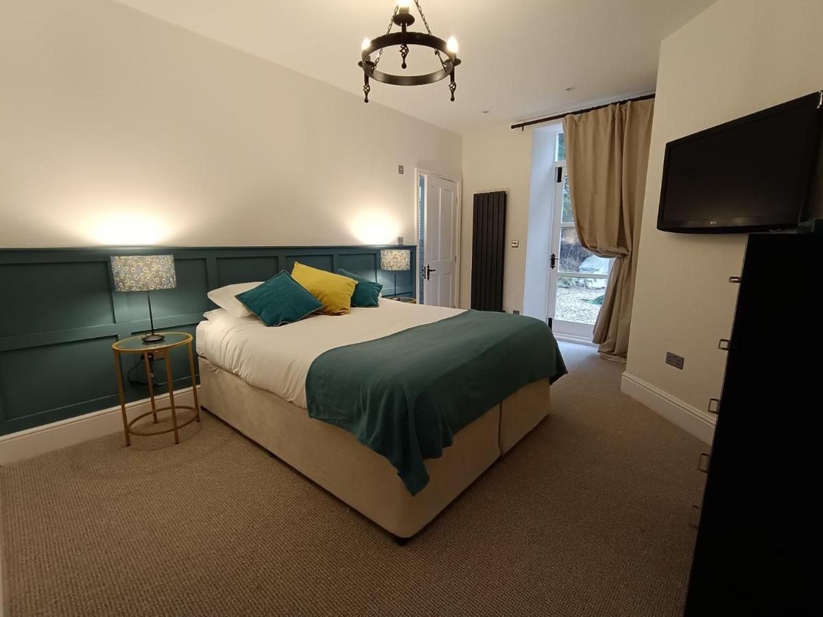 The West Wing At Eriviat Hall Hot Tub Henllan  외부 사진