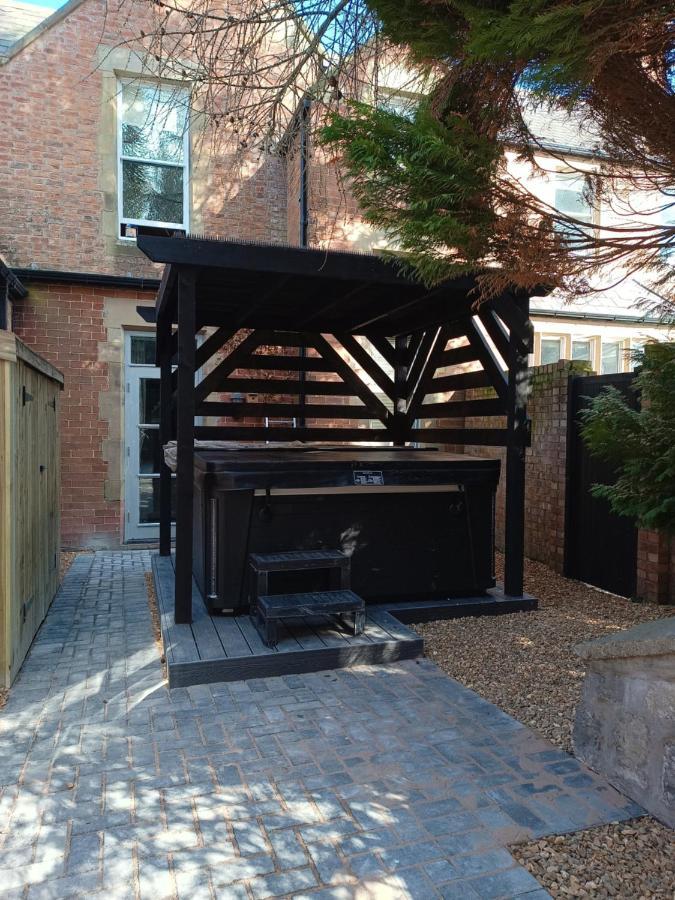 The West Wing At Eriviat Hall Hot Tub Henllan  외부 사진