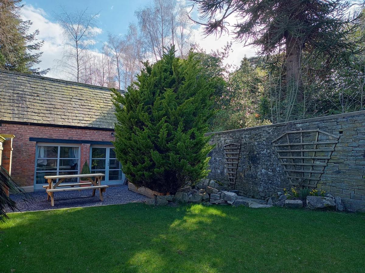 The West Wing At Eriviat Hall Hot Tub Henllan  외부 사진